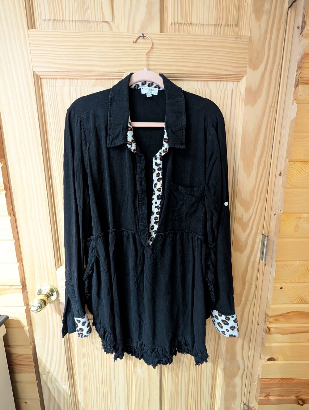 Women's L Umgee Boutique Black Long-Sleeve Button Front Tunic with Leopard Trim